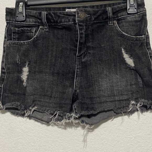 RSQ Vintage High Rise Black Wash Raw Hem Shorts Size 14 - Picture 1 of 7